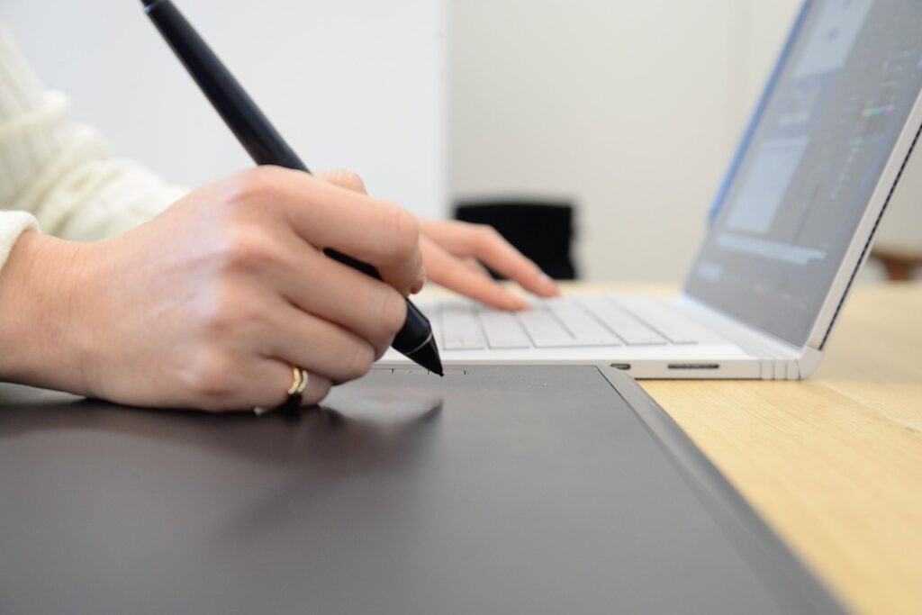 アニメーターに転職したいなら「エンタメ人」！