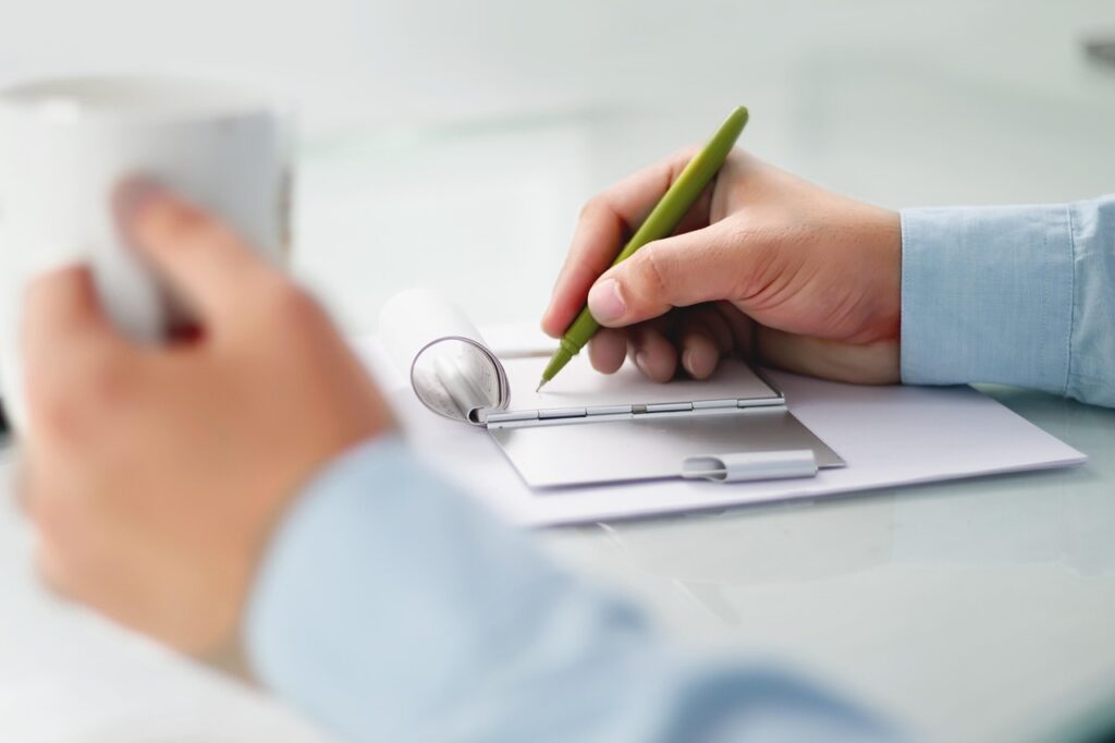 エンタメ業界でホワイト企業を探す際のポイント