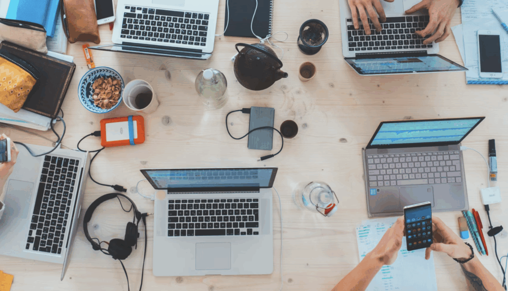 芸能事務所への転職なら「エンタメ人」!